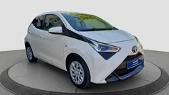 Weiss Gebraucht 2020 Toyota Aygo X-play Kleinwagen | 10.900 € (Fairer Preis)