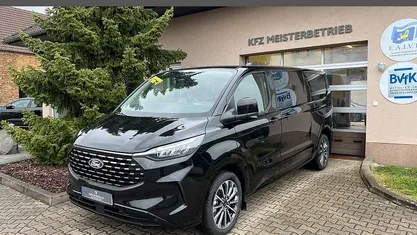 Neu Ford Tourneo Titanium 170 PS (125 kW) 2026 Magnetic grau metallic Van / Kleinbus