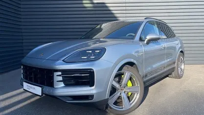 Dolomitsilbermetallic Gebraucht 2024 Porsche Cayenne SUV | 90.750 €