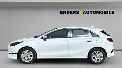 Neu Kia Ceed 101 PS (74 kW) 2025 Wd) casa white s (weiss Kleinwagen