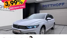 Weiss Gebraucht 2023 VW Passat Elegance Kombi | 26.777 € (Fairer Preis)