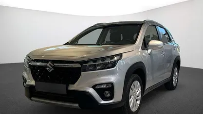 Silky silver metalli Gebraucht 2025 Suzuki SX4 Comfort SUV | 24.490 € (Fairer Preis)