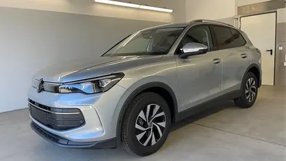 Gebraucht VW Tiguan Life 150 PS (110 kW) 2024 [f0f0] oyster silver metallic SUV