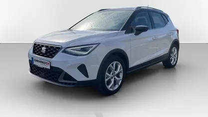Nevada weiss metallic Gebraucht 2023 Seat Arona FR SUV | 22.890 € (Fairer Preis)