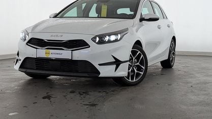 Używany Kia Ceed Spirit 160 KM (117 kW) 2022 Biały Hatchback