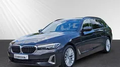 Grau Gebraucht 2021 BMW 520 Luxury Line Kombi | 30.998 € (Fairer Preis)