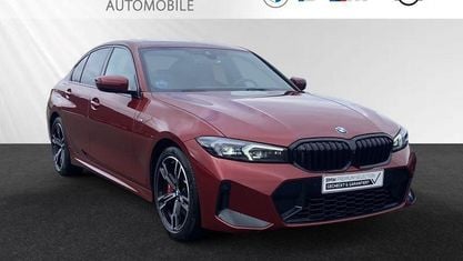 Używany BMW 330 M Sport 286 KM (210 kW) 2025 Czerwony Sedan/Limuzyna