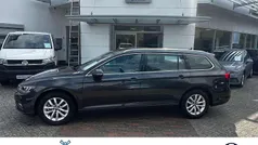 Mangangrau metallic (metallic) Gebraucht 2024 VW Passat Business Kombi | 28.700 € (Superpreis)