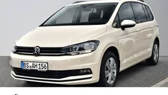 Hellelfenbein Gebraucht 2024 VW Touran Trendline Van / Kleinbus | 34.490 € (Fairer Preis)