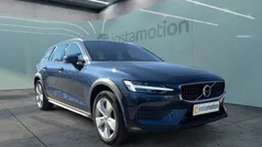Blau Gebraucht 2022 Volvo V60 CC Kombi | 35.230 € (Fairer Preis)