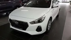 Weiß Gebraucht 2018 Hyundai i30 Pure Limousine | 11.990 € (Fairer Preis)