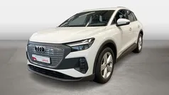 Gletscherweiß metallic Gebraucht 2022 Audi Q4 e-tron Ambiente SUV | 35.629 € (Guter Preis)