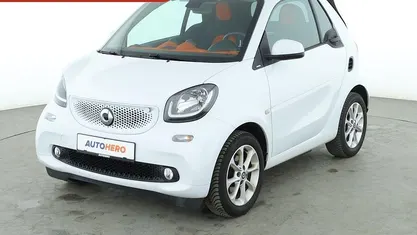 Weiß Gebraucht 2018 Smart ForTwo Cabrio Basis Cabrio | 12.070 € (Fairer Preis)