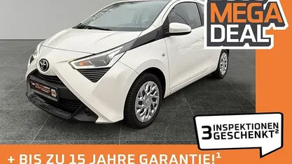 Weiß Gebraucht 2021 Toyota Aygo X-play Kleinwagen | 10.980 € (Fairer Preis)