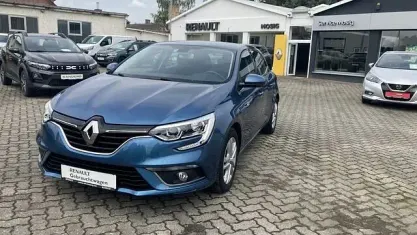 Gebraucht Renault Mégane III Experience 132 PS (97 kW) 2016 Blau schwarz Limousine