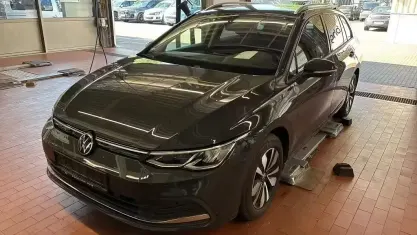 Gebraucht VW Golf VIII Life 150 PS (110 kW) 2023 Uranograu Kombi