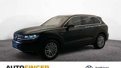Grenadillschwarz metallic Gebraucht 2024 VW Touareg Elegance SUV | 58.680 € (Guter Preis)