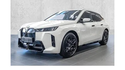 Alpinweiß uni Neu 2025 BMW iX M Sport SUV | 82.190 € (Superpreis)