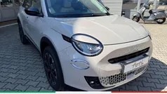 Cappuccino beige Neu 2025 Fiat 600 La Prima SUV | 28.990 € (Fairer Preis)