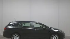Onyx schwarz metallic Gebraucht 2022 Opel Astra Edition Kombi | 15.480 € (Superpreis)