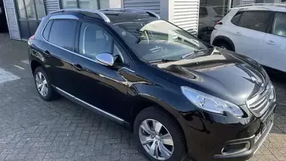 Usata Peugeot 2008 Allure 120 CV (88 kW) 2015 Nero SUV