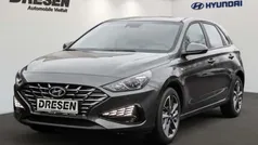 Grau Gebraucht 2024 Hyundai i30 Trend Limousine | 21.490 € (Fairer Preis)