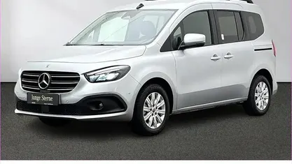 Gebraucht Mercedes T180 Progressive 116 PS (85 kW) 2024 Silber Van / Kleinbus
