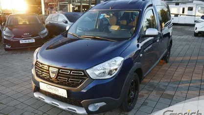 Blau Gebraucht 2019 Dacia Dokker Stepway Van / Kleinbus | 11.900 € (Fairer Preis)
