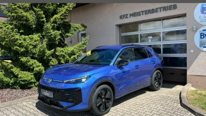 Nowe VW T-Roc Cabriolet R-line 150 KM (110 kW) 2026 Niebieski SUV