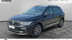 Deep black perleffekt [sch] Gebraucht 2022 VW Tiguan Life SUV | 28.890 € (Guter Preis)