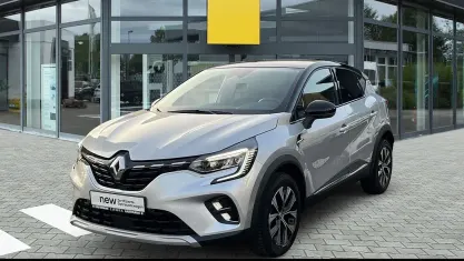 Gebraucht Renault Captur Komfort 91 PS (66 kW) 2023 Highlandgrau und blackpearlschwarz (grau) SUV