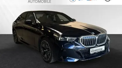 Gebraucht BMW 520 M Sport 197 PS (144 kW) 2025 Carbonschwarz metallic Limousine