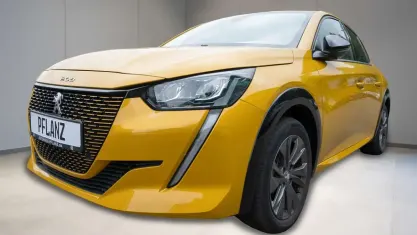 Gebraucht Peugeot e-208 Allure 100 kW (136 PS) 2022 Gelb Kleinwagen