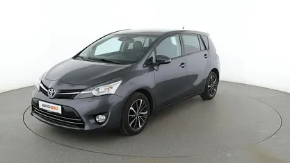 Używany Toyota Verso Executive 147 KM (108 kW) 2017 Szary Minivan