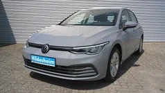 Grau Gebraucht 2021 VW Golf VIII Life Limousine | 18.529 € (Fairer Preis)