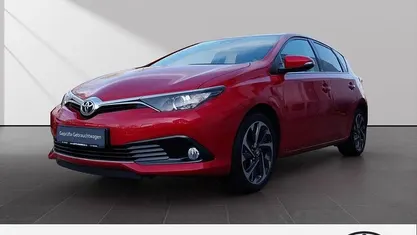 Gebraucht Toyota Auris Comfort 116 PS (85 kW) 2016 Rot Limousine