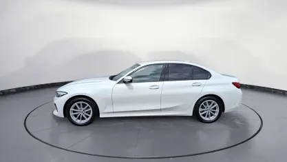 Gebraucht BMW 318 156 PS (114 kW) 2025 Weiß Limousine