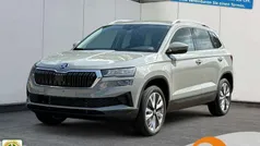 Graphitegrau metallic Neu 2025 Skoda Karoq Selection SUV | 36.390 € (Fairer Preis)