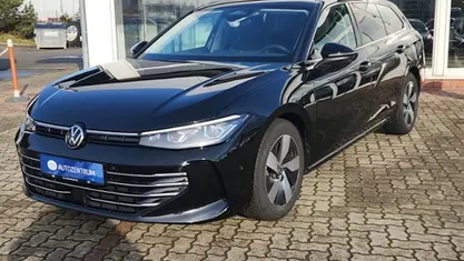 Grenadillschwarzmetallic Gebraucht 2025 VW Passat Elegance Kombi | 39.490 € (Fairer Preis)