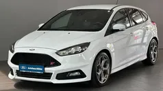 Weiß Gebraucht 2017 Ford Focus ST Limousine | 18.100 € (Fairer Preis)