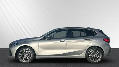 Gebraucht BMW 118 Sport Line 150 PS (110 kW) 2023 Grau Kleinwagen