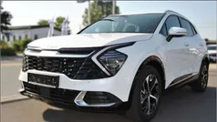 Deluxeweiss metallic Neu 2025 Kia Sportage 4 SUV | 34.845 € (Fairer Preis)