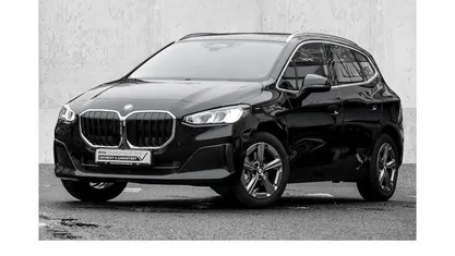 Schwarz Gebraucht 2023 BMW 220 Sport Line Van / Kleinbus | 27.590 € (Superpreis)