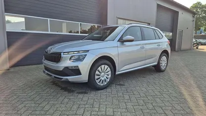 Brillantsilber metallic Neu 2025 Skoda Kamiq Selection SUV | 25.579 € (Guter Preis)