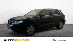 Grenadillschwarz metallic Gebraucht 2024 VW Touareg Elegance SUV | 58.680 € (Guter Preis)
