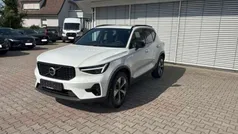 Crystal white / metallic Gebraucht 2024 Volvo XC40 Plus SUV | 38.590 € (Fairer Preis)