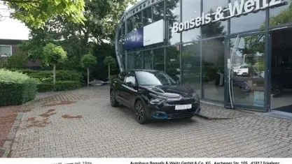 Gebraucht Citroën e-C4 Shine 100 kW (136 PS) 2023 Schwarz metallic Limousine