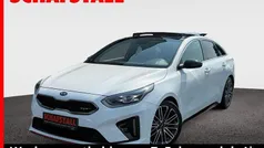 Weiss ((hw2) deluxeweiss met.) Gebraucht 2021 Kia ProCeed GT Comfort Kleinwagen | 21.979 € (Fairer Preis)
