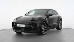 Tiefschwarzmetallic Gebraucht 2024 Porsche Macan SUV | 80.900 € (Guter Preis)