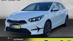 Weiß Neu 2025 Kia Ceed Style Limousine | 25.990 € (Guter Preis)